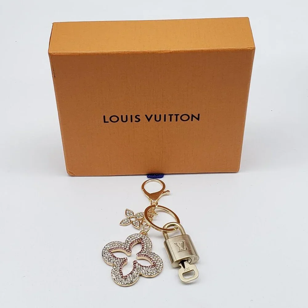 Louis Vuitton Authentic Gold Padlock 🔒 Key +Unbranded Clover Keychain Bag Charm - Picture 8 of 8